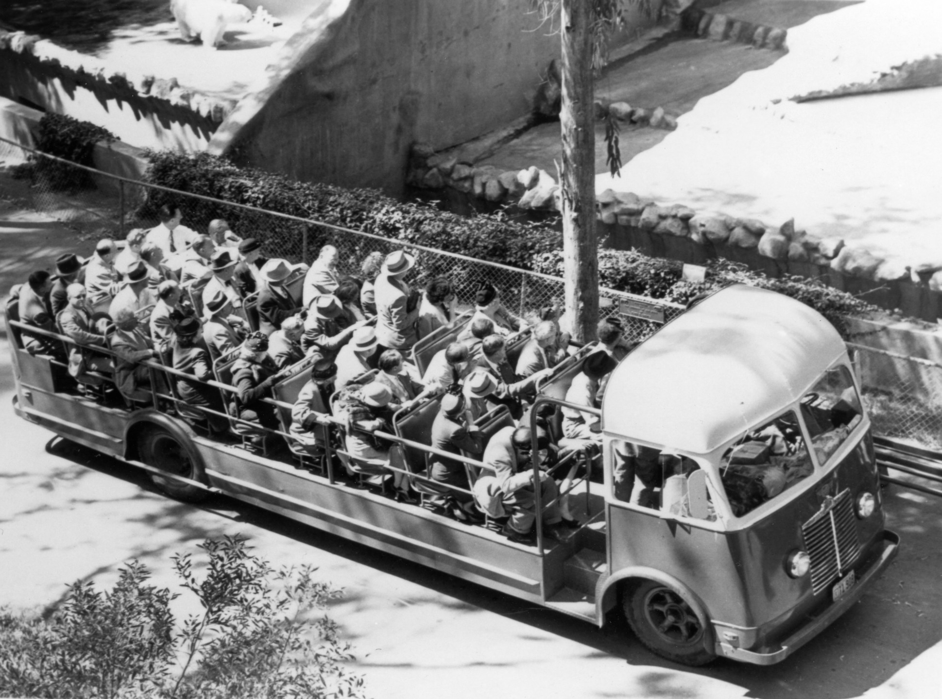 Zoo Bus Tour 1945