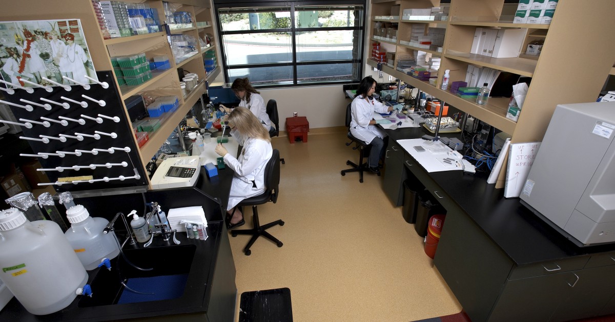 Laboratory in the Arnold and Mabel Beckman Center for Conservation